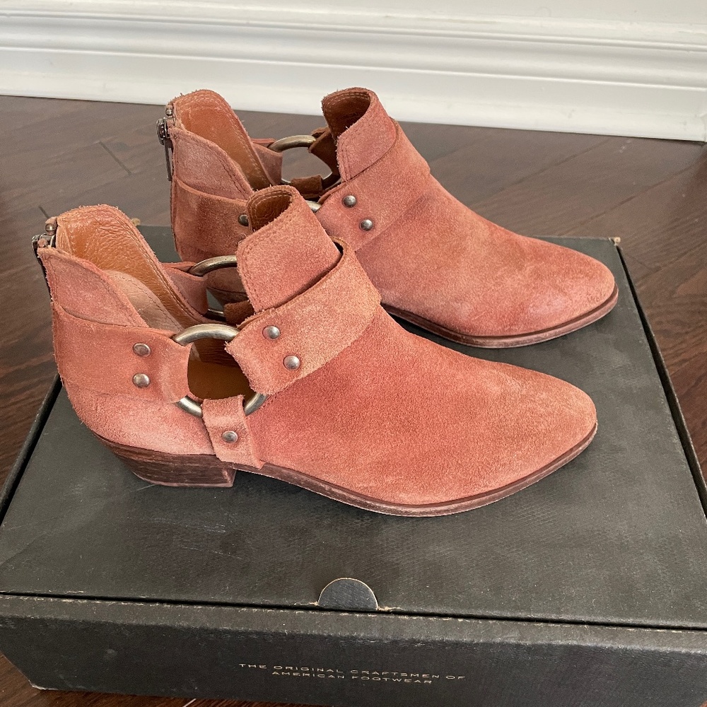 NWT Frye Women's Ray Harness Back Zip Ankle Booties in Redwood Suede